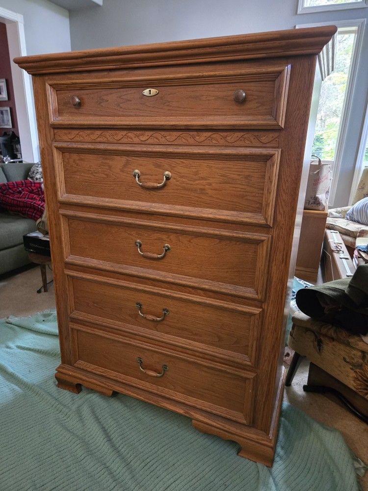 5 Piece Bedroom Furniture Set By Stanley