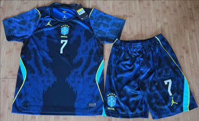 2026 Brazil Brasil away soccer jersey kids kit world cup

VINI JR #7

BRAND NEW WITH TAGS

GREAT QUALITY 

LIMITED QUANTITY 

KIDS SIZE:
#24 6/8 YEARS