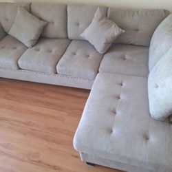 Velvet Like Sectional Sofa Couch with 2 accent pillows