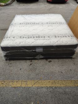 NEW MATTRESS KING SIZE PLUSH WITH BOX SPRING