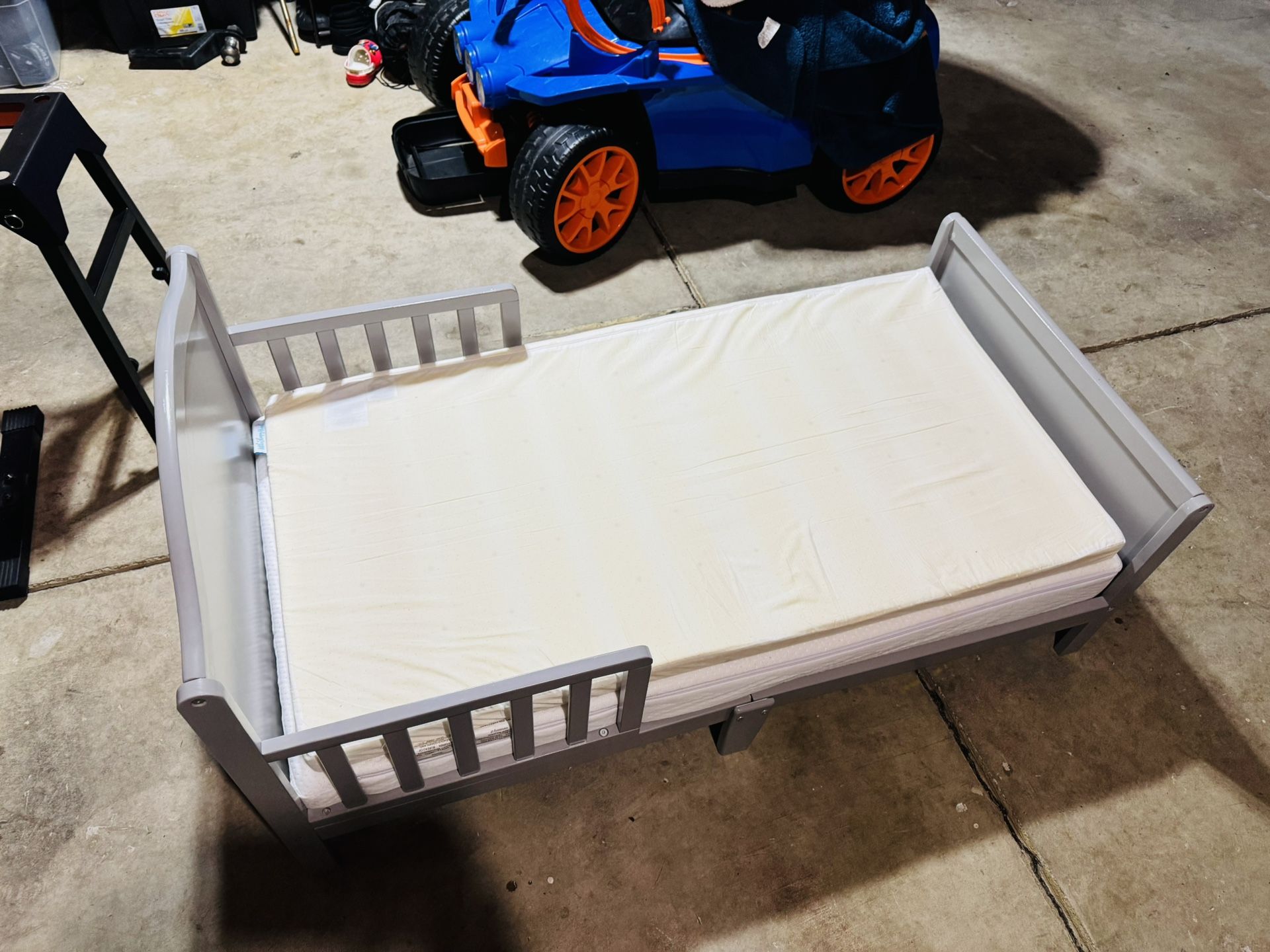 TODDLER BED WITH MATTRESS + COMFORT FOAM