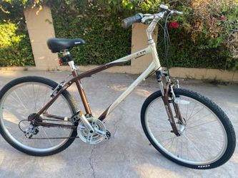 Northrock CTM Hybrid Comfort Bike, 18” aluminum frame . Like new condition.