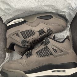 Air Jordan 4 Retro Size 9.5