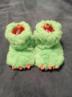 Kids Slippers Size 9-10