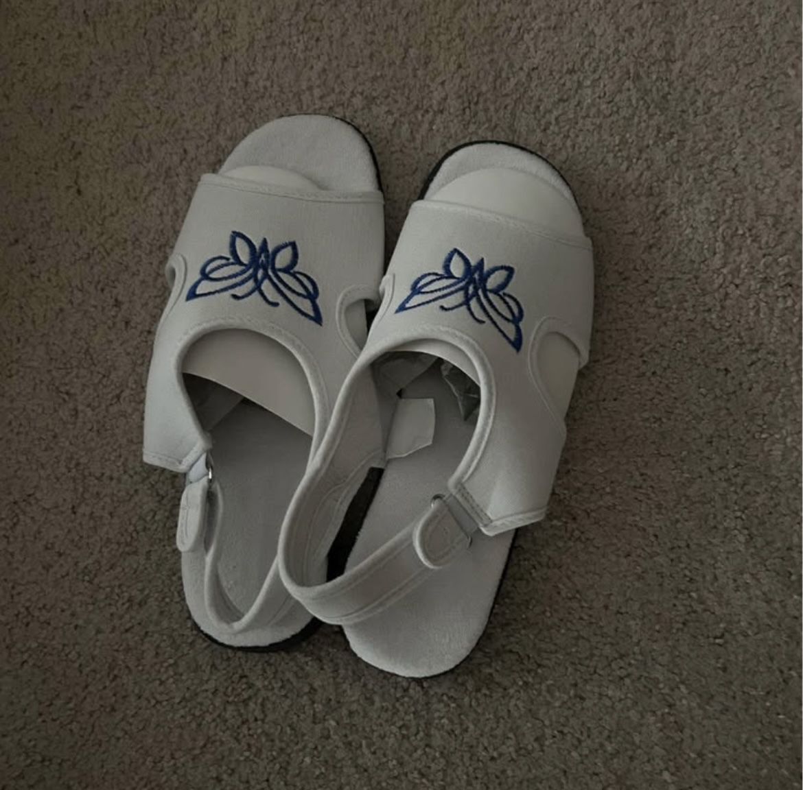 Womens Terry Cloth White with Butterfly Logo Sandal Size 8