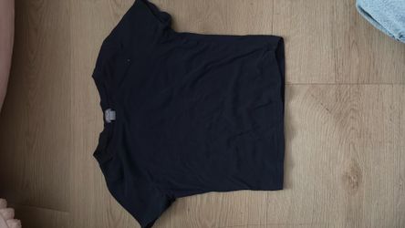 cropped blue shirt