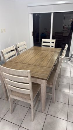 Dining Room Table + 4 chairs