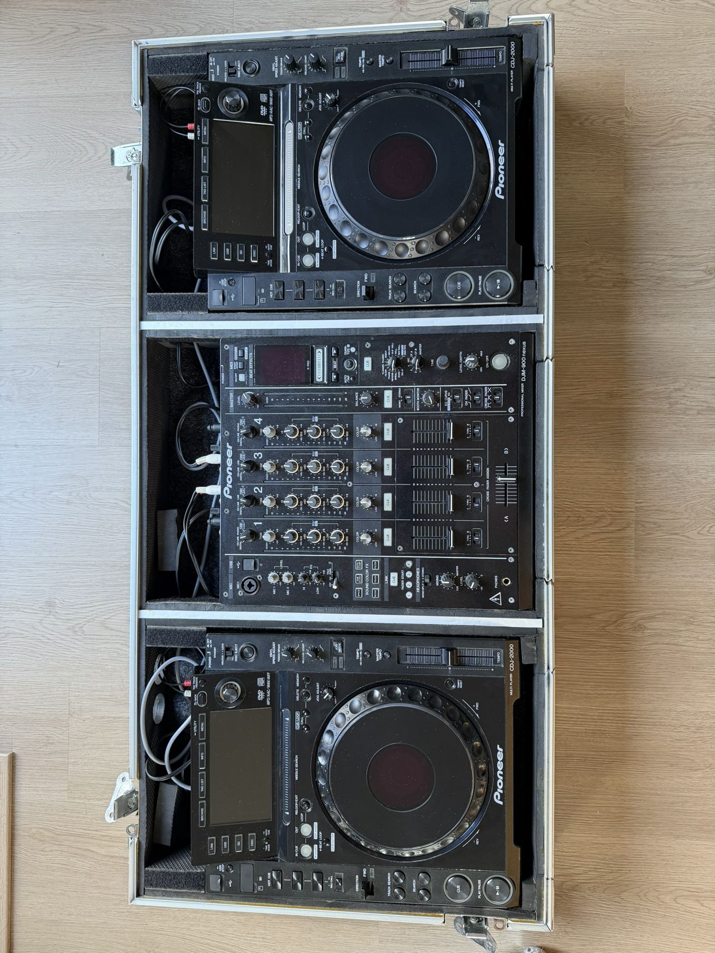 CDJ-2000s & DJM-900 NEXUS