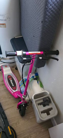 Trade- Kids Razor Electric Scooter Pink e100 Never Used