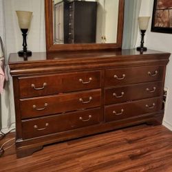 Dresser with Mirror And Nightstand 