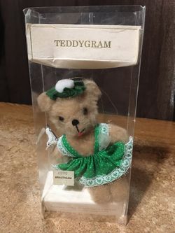 CUDDLES INC TEDDYGRAM TEDDY BEAR ICE SKATER GREEN DRESS AND HAT PLUSH