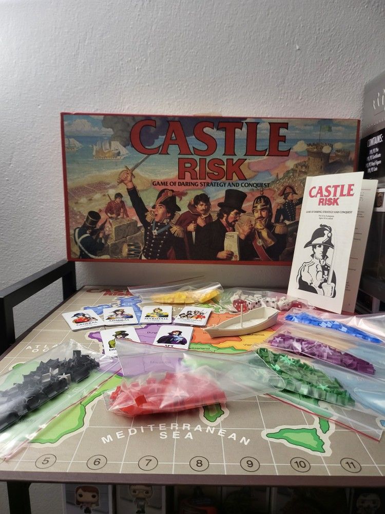 1986 Castle Risk Board Game  Strategy Conquest Complete Barely Played VTG
