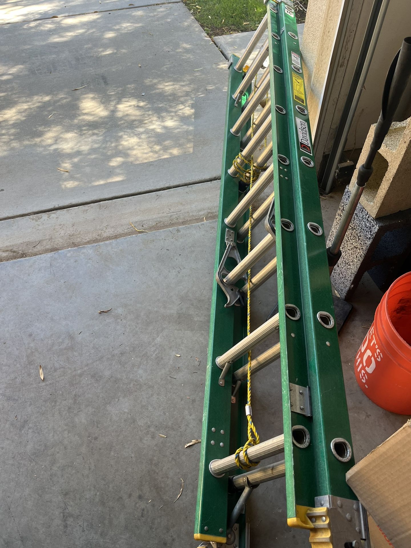 16 Ft Davidson Fiberglass Ladder