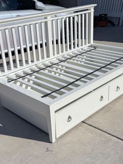 Twin bed