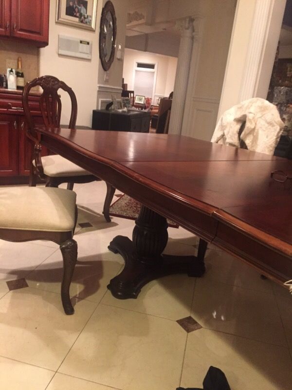 Dining sets like new hi quality