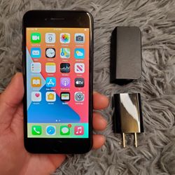 iPhone 7 - UNLOCKED - Like New  