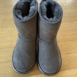 Kids Ugg Boots Size 10