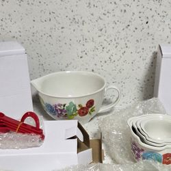 The Pioneer Woman Melamine four measuring cups, four measuring spoons, 16 oz. measuring pitcher