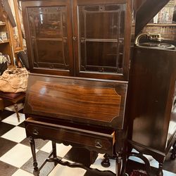 Antique 1900 Handcrafted Mahogany Drop Front Secretary Desk/Bookcase.