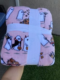Isaac Mizrahi Pink Ghost Blanket Full Queen for Sale in Irwindale CA OfferUp