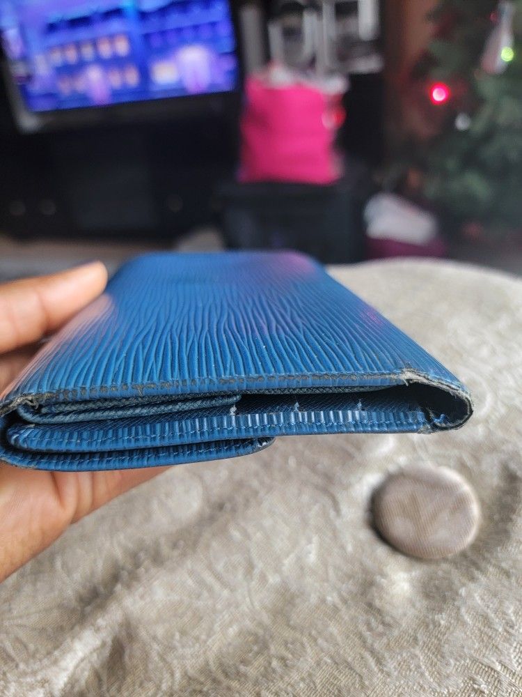 Louis Vuitton Epi Bifold