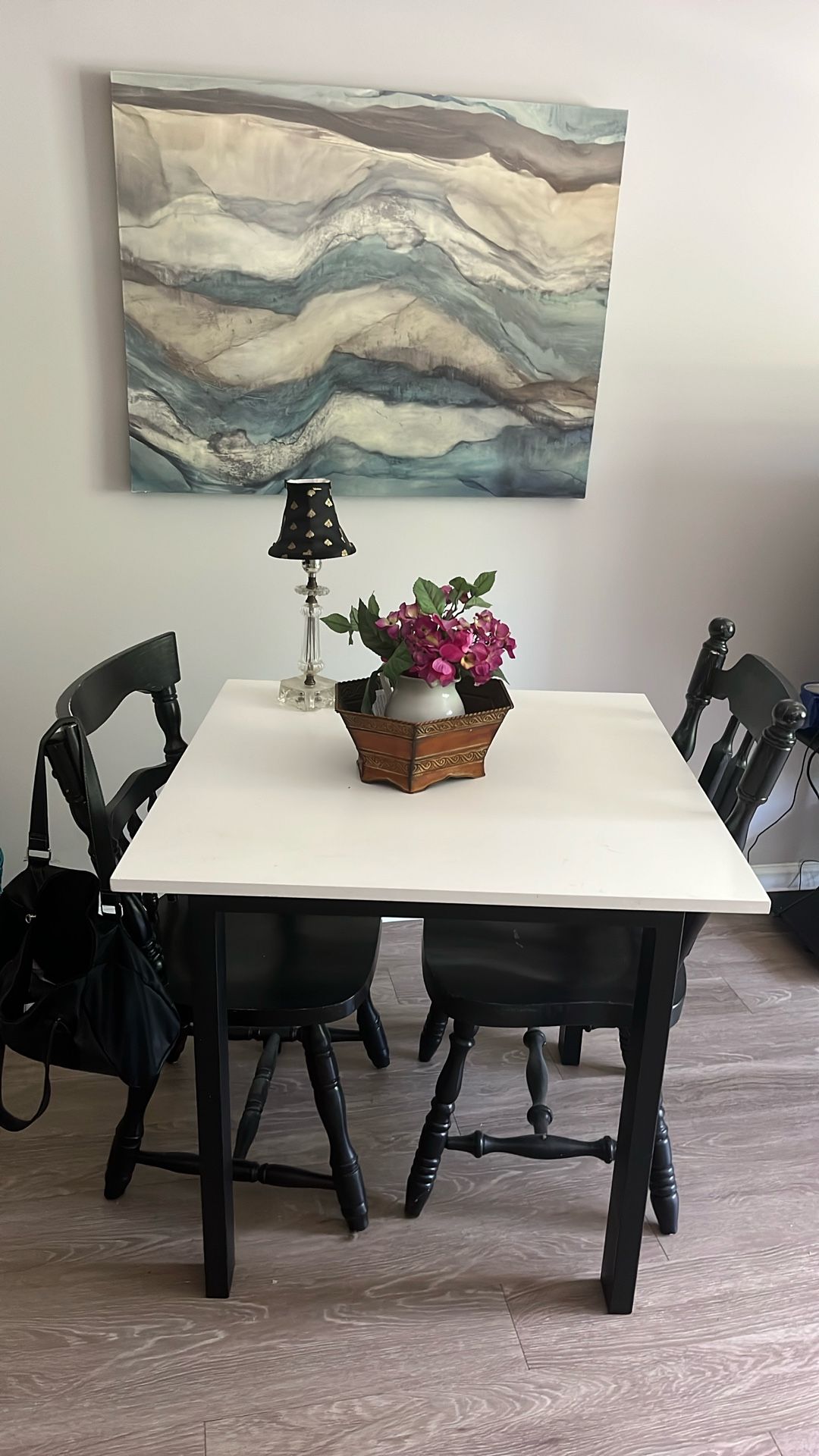 Black And White Table And Chairs 