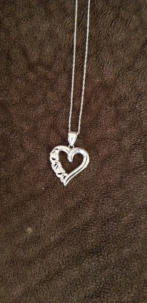 10K WHITE GOLD MICHAEL ANTHONY CHAIN AND HEART PENDANT WITH DIAMONDS