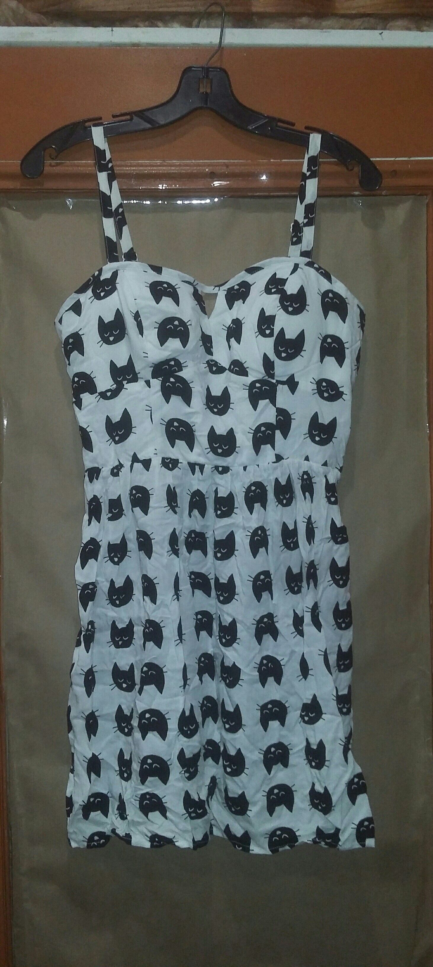 A U W Cat design dress( Size Large)