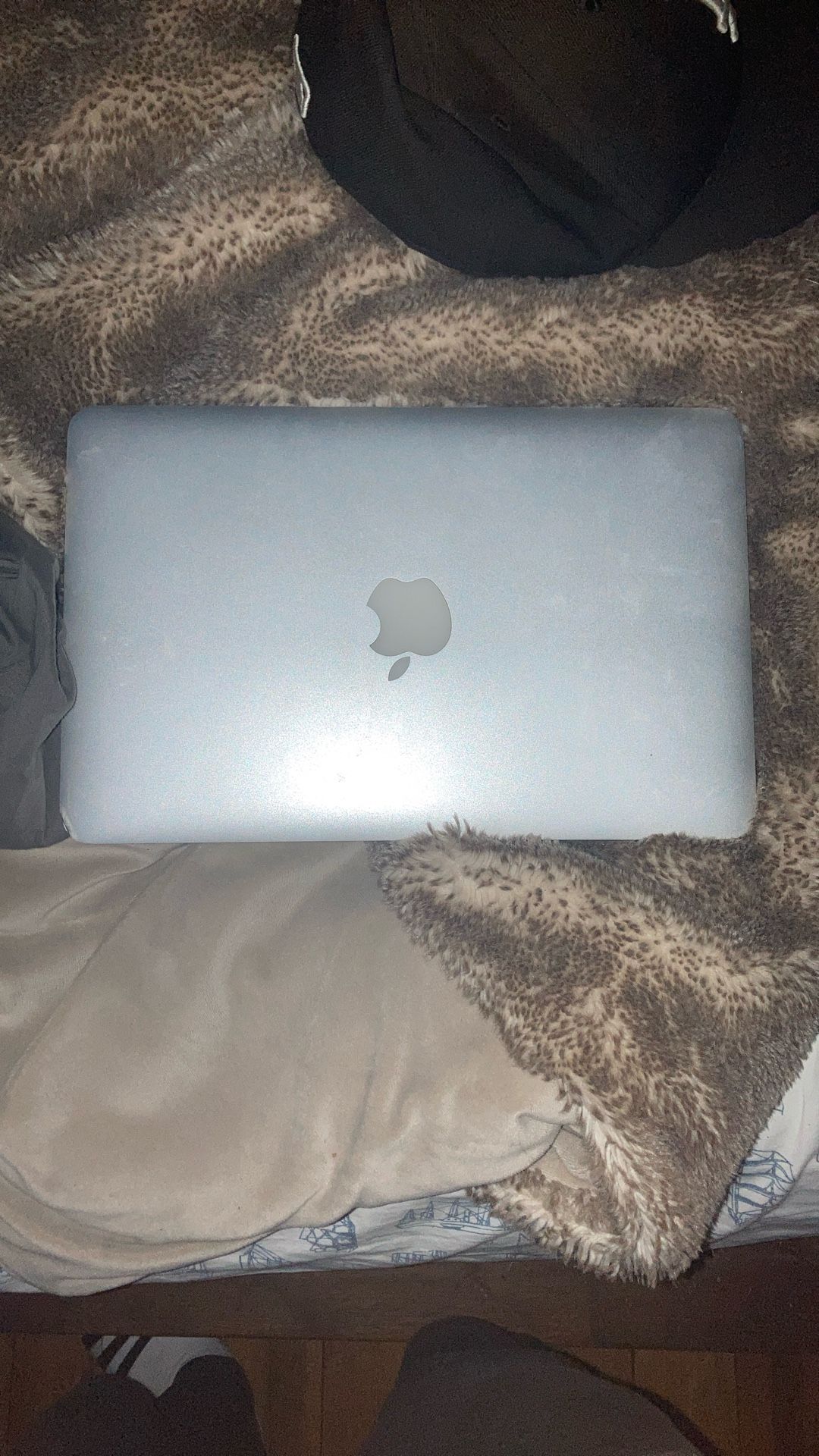Mac Air Dead (NEEDS TO GO)