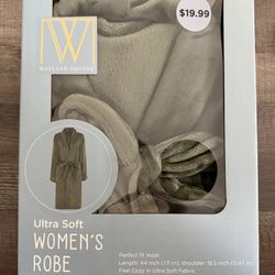 Wayland Square Women’s Robe BRAND NEW!!