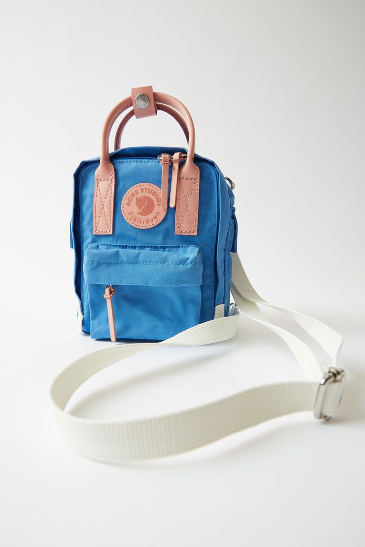 Humaan influenza symbool Acne Studios x Fjallraven Collaboration Kånken Clutch Blue - Sold out on  website for Sale in Pasadena, CA - OfferUp