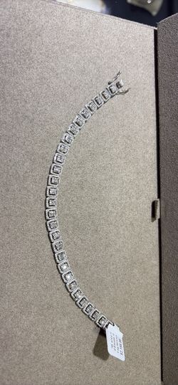 Gold diamond bracelet