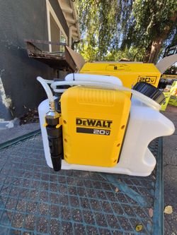 DEWALT 20V MAX 15Gal. Powered Water Tank With Bluetooth Tool Control(Tool-Only)