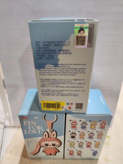 Letter R from PIN FOR LOVE LABUBU 