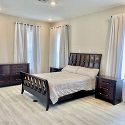 For Sale: 🛏️ Stunning Bedroom Set 🛏️