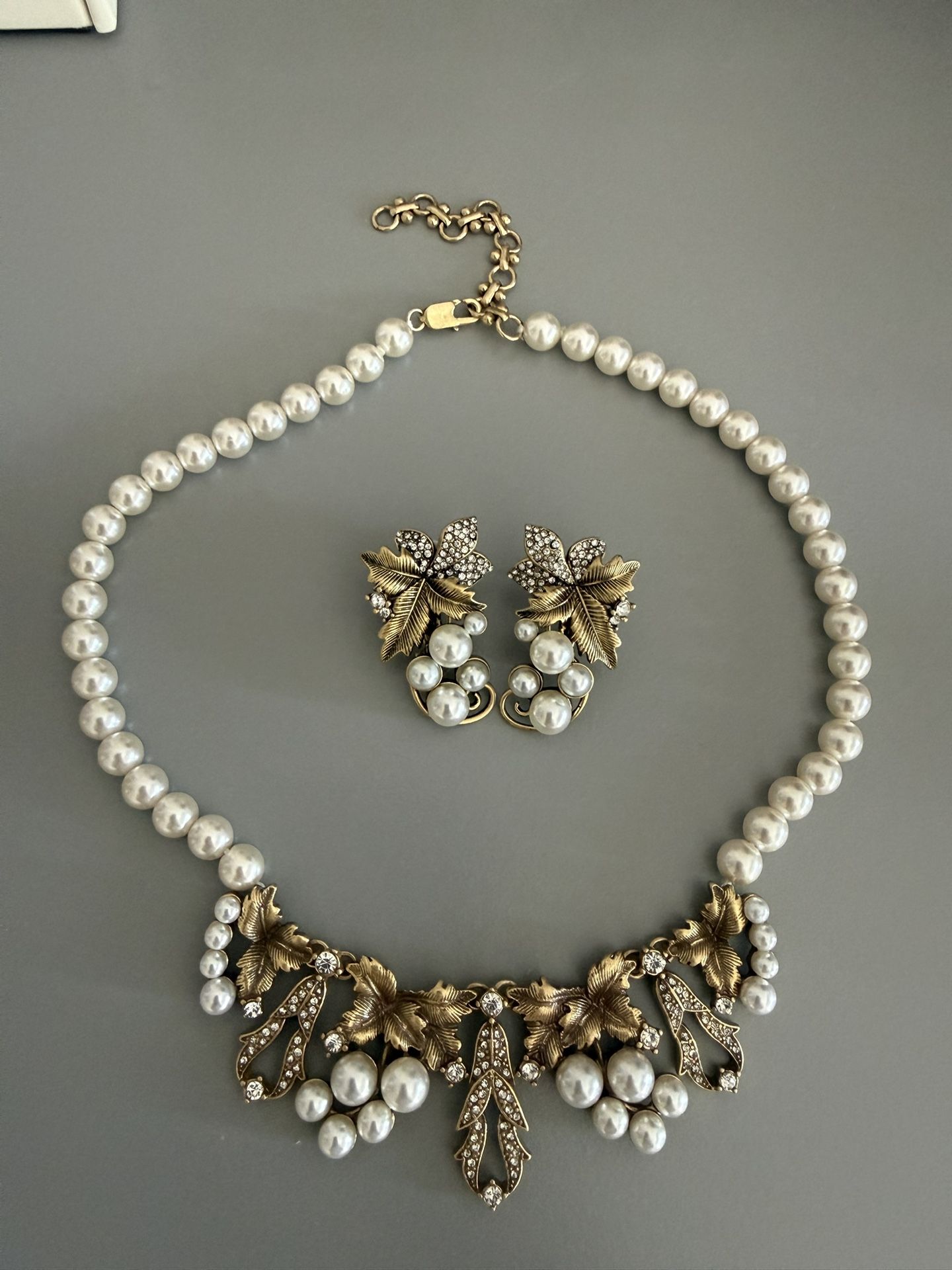 Women’s vintage gold and pearl jewelry set