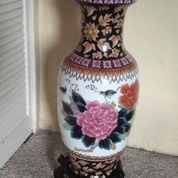 Nice Ceramic Chinese Vase With Stand 