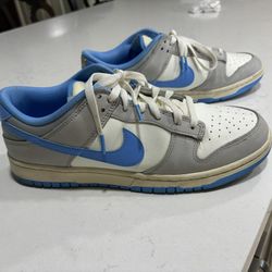 Selling Nike Dunks 