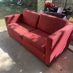 PULL OUT COUCH 