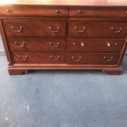 Very Good Condition Hardwood Dresser 