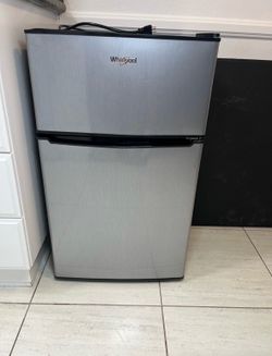 Whirlpool Mini fridge