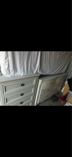 ALL WHITE FURNITURE