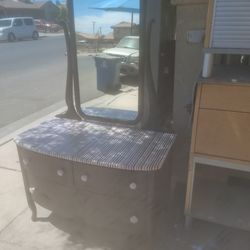 Dresser with mirror-peinador con espejo
