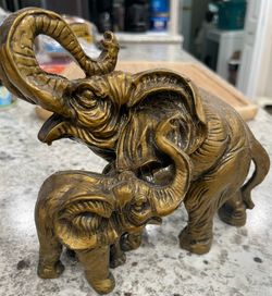 Elephant Mother Baby Figurine