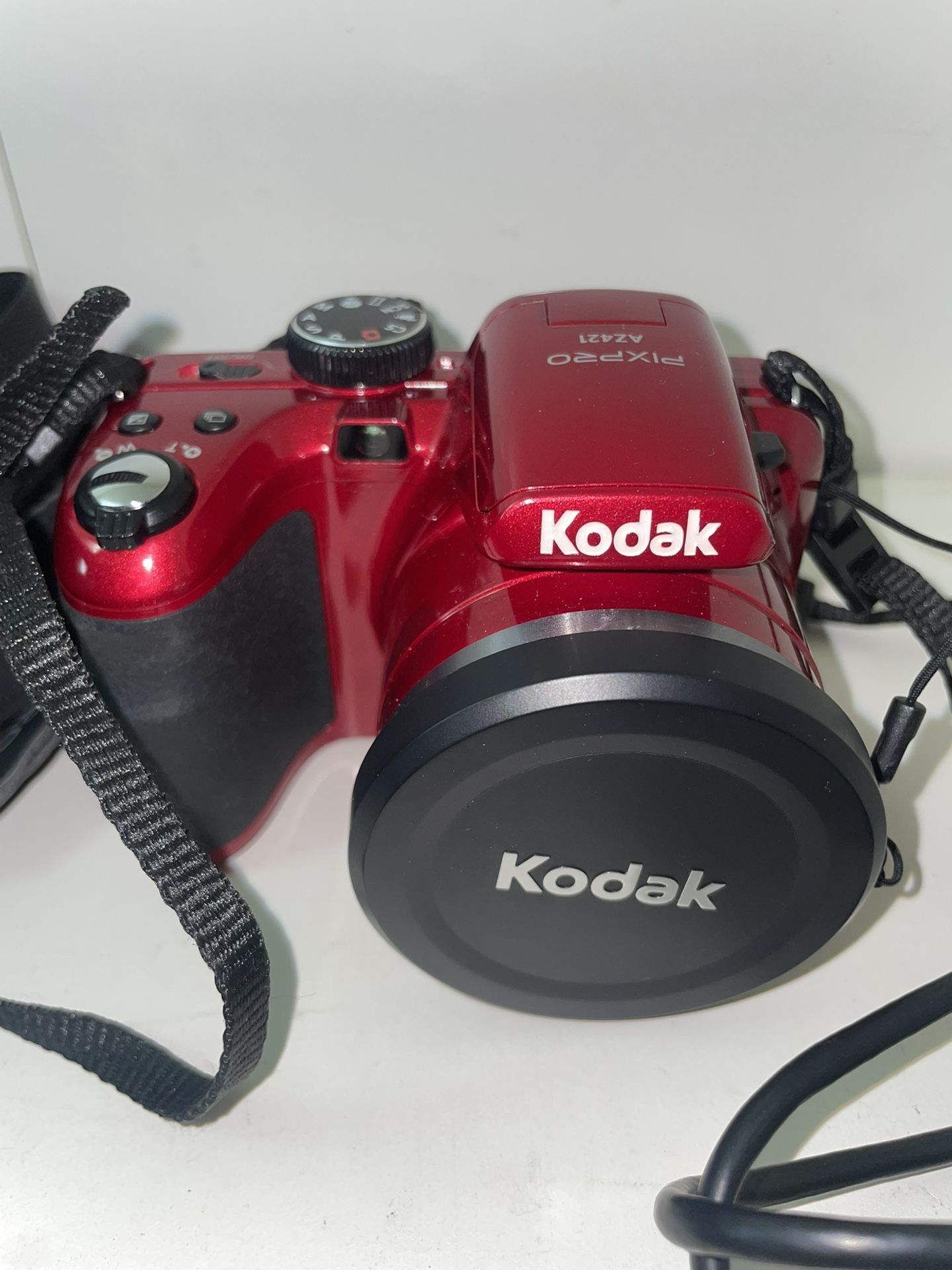 Kodak PIXPRO AZ421 Digital Camera with 42x Optical Zoom 16MP Red