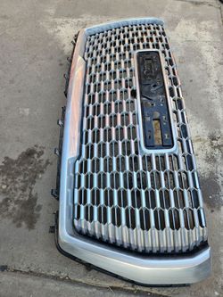Gmc Yukon grille oem