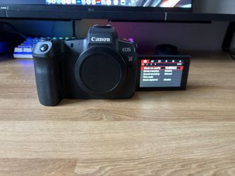 MINT Canon EOS R 30.3MP 4K Camera Kit + RF 35mm f1.8!!!