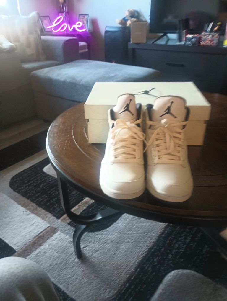 AIR JORDAN RETRO 5 MENS SIZE "9" BRAND NEW ONLY TRIED ONπ―π₯π―π₯$375 O.B.O