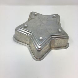 7 1/2” Vintage Star Shaped Baking Tin