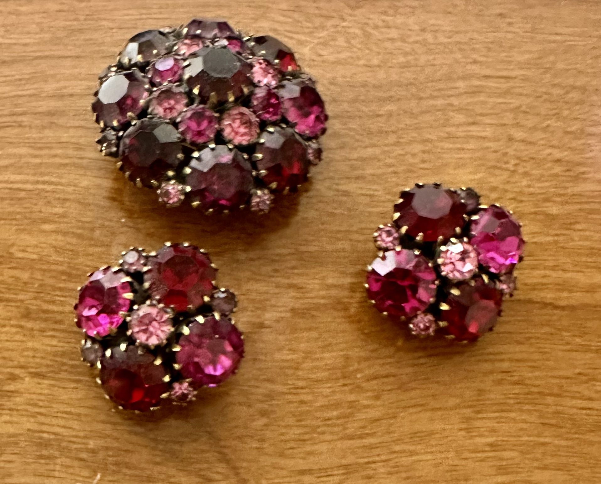 Weiss rhinestone brooch with earrings